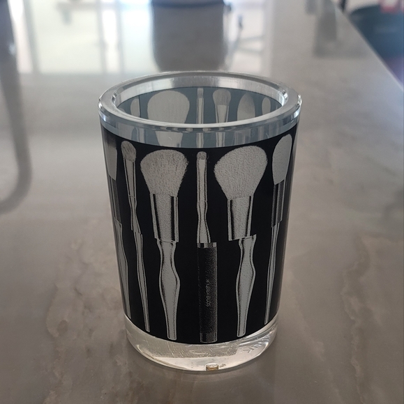 Acrylic makeup brushe holder - Picture 1 of 3